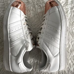 Adidas Superstar with rose gold metallic toe size 9